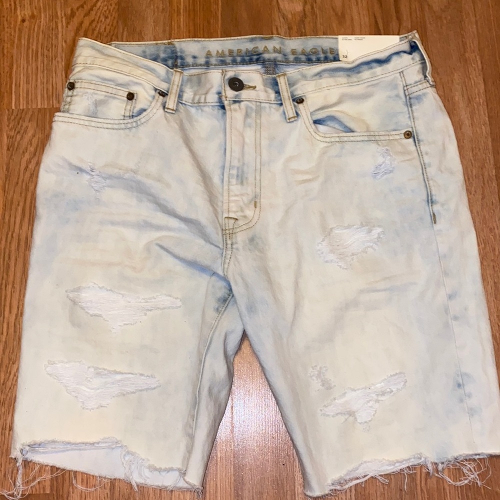 American Eagle distressed jean short. Waist size 32. Color is a light wash blue.